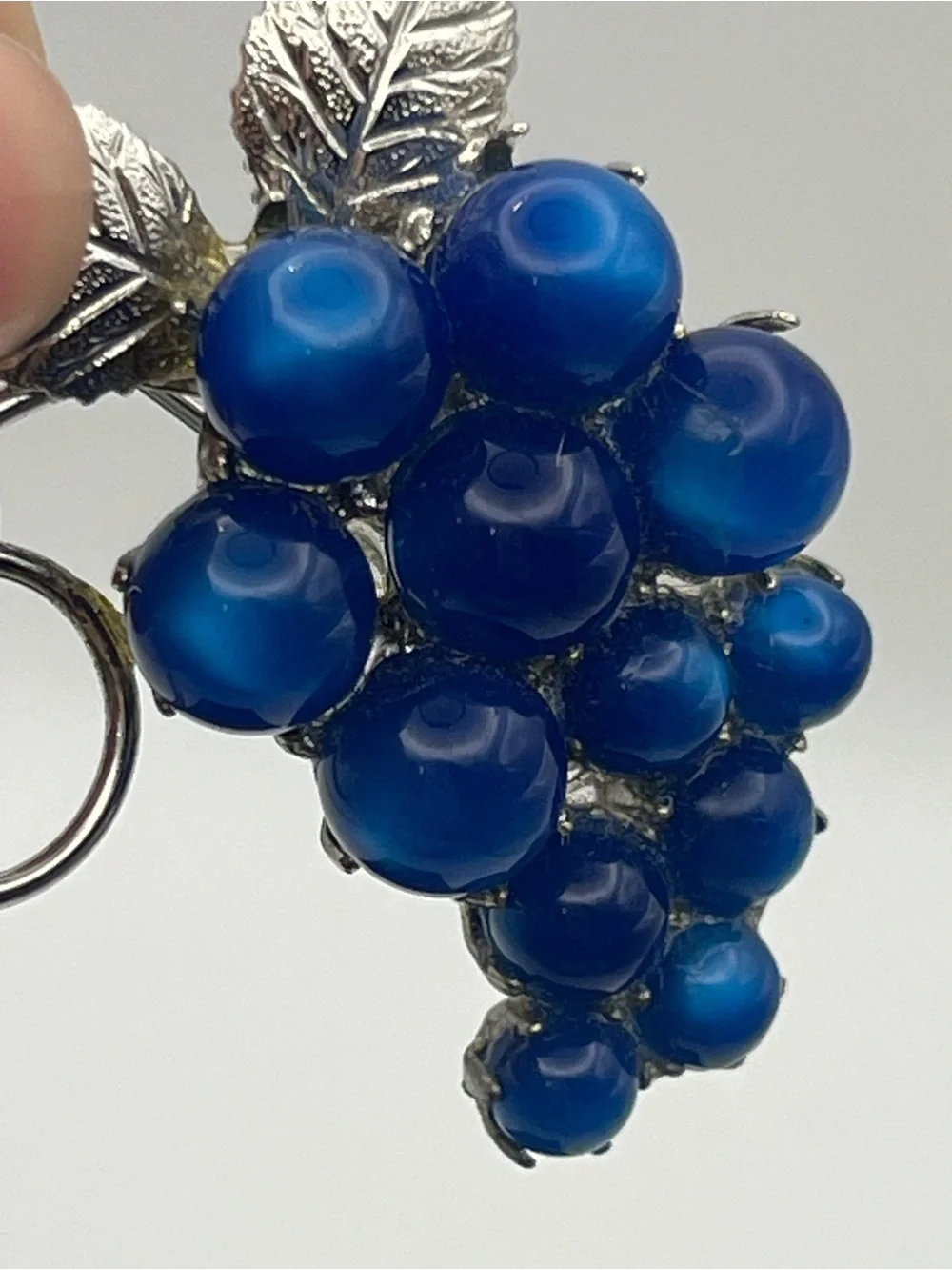 Blue moon glow lucite plastic grapes cluster silver tone brooch pin vintage